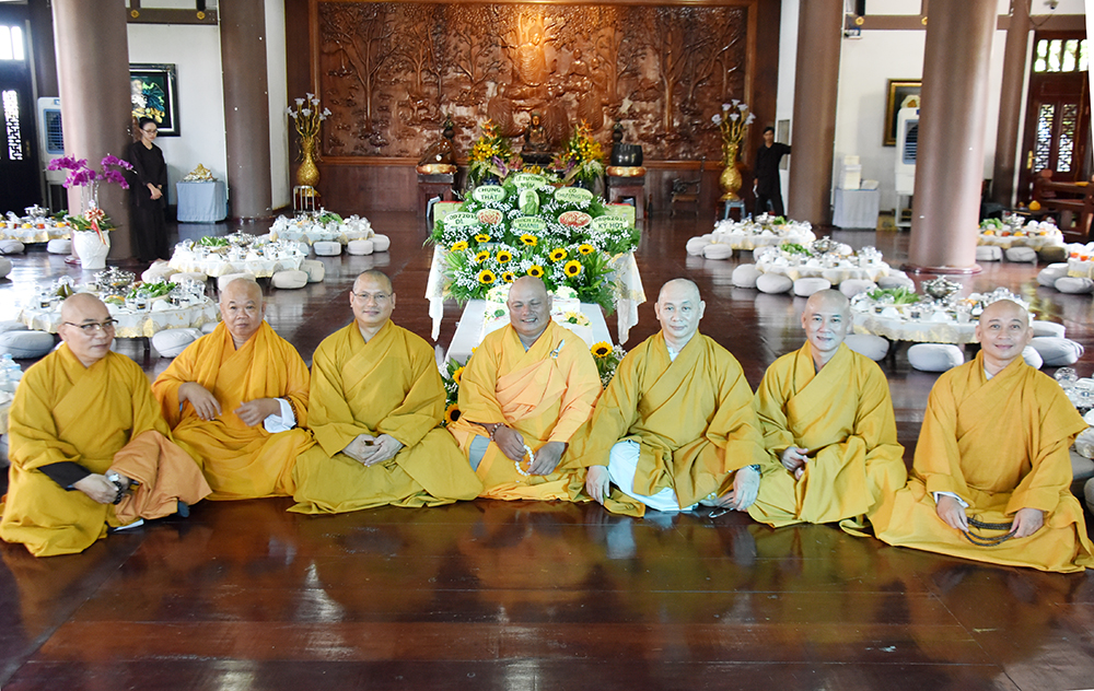 Hội ngộ tâm giao   (Kỷ niệm ngày  hội ngộ cựu Tăng, Ni sinh Khóa III, Cao cấp Phật học Việt Nam tại TPHCM) 