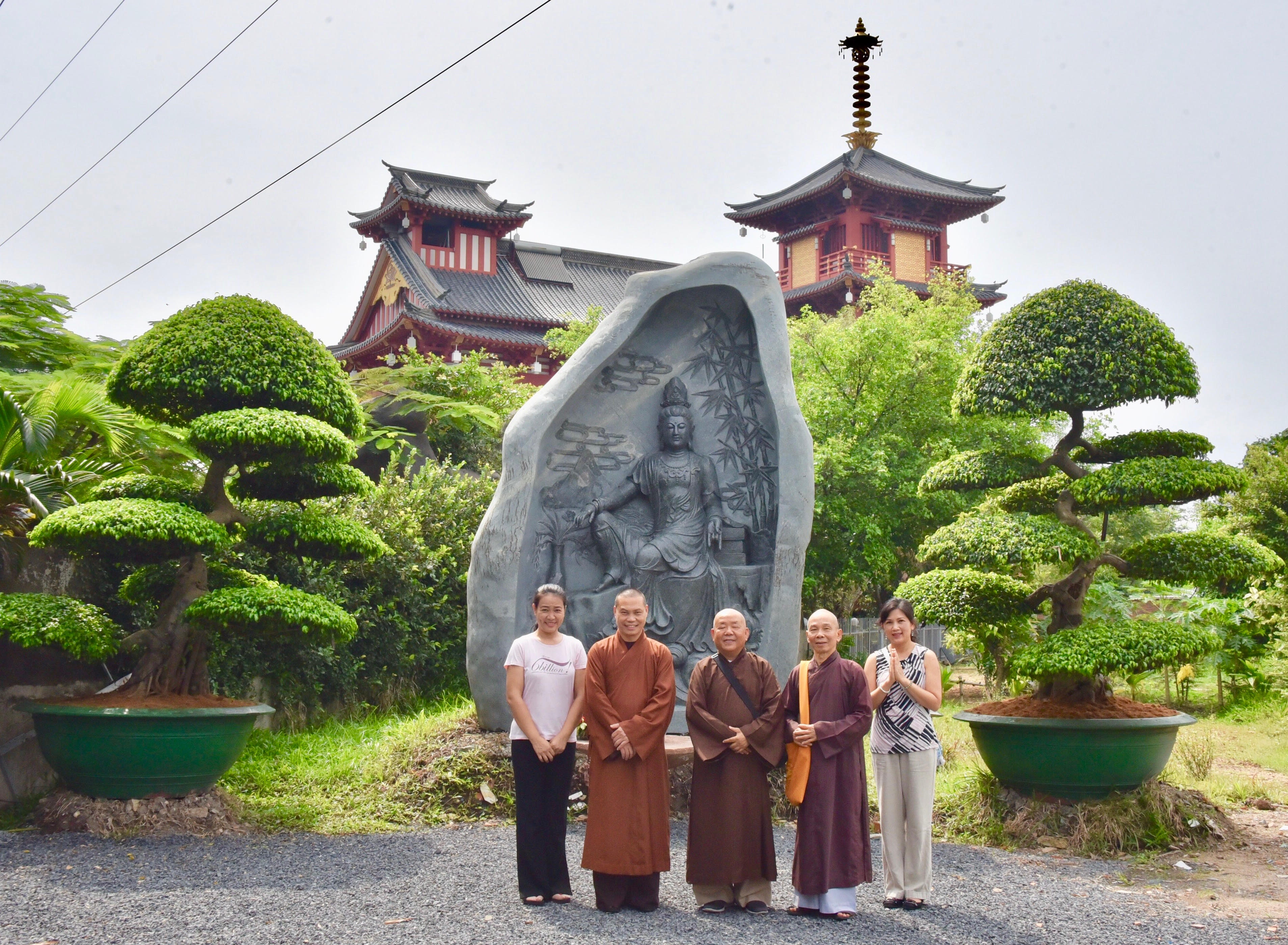 Hòa thượng Thích Nguyên Đạt (Hoa Kỳ) và Hoà thượng Thích Minh Tuệ viếng thăm Tu Viện Khánh An.