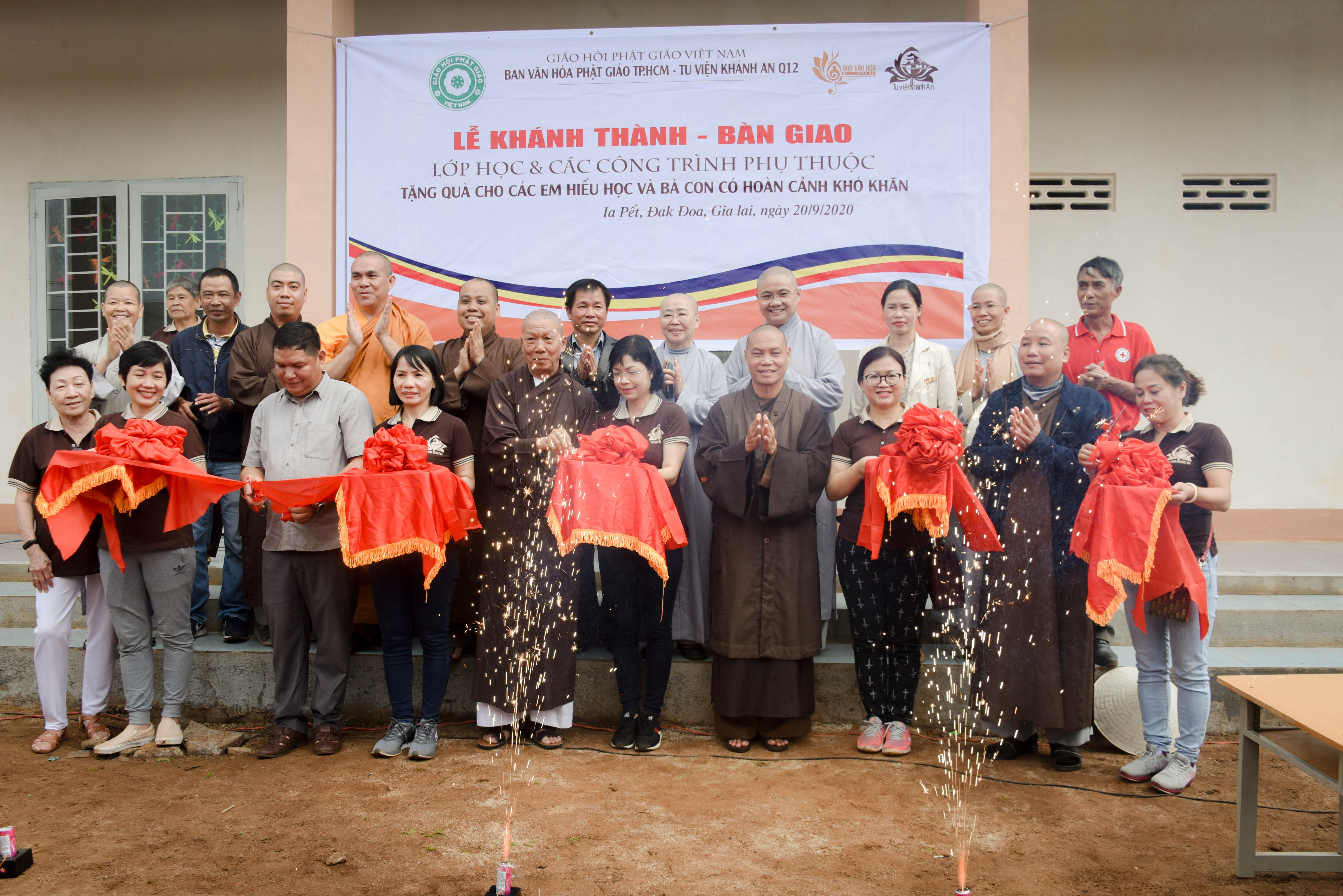 Khánh thành - bàn giao trường Mẫu giáo, tặng quà từ thiện tại xã Ia Pết, Đak Đoa, Gia Lai ( điểm thứ 3)