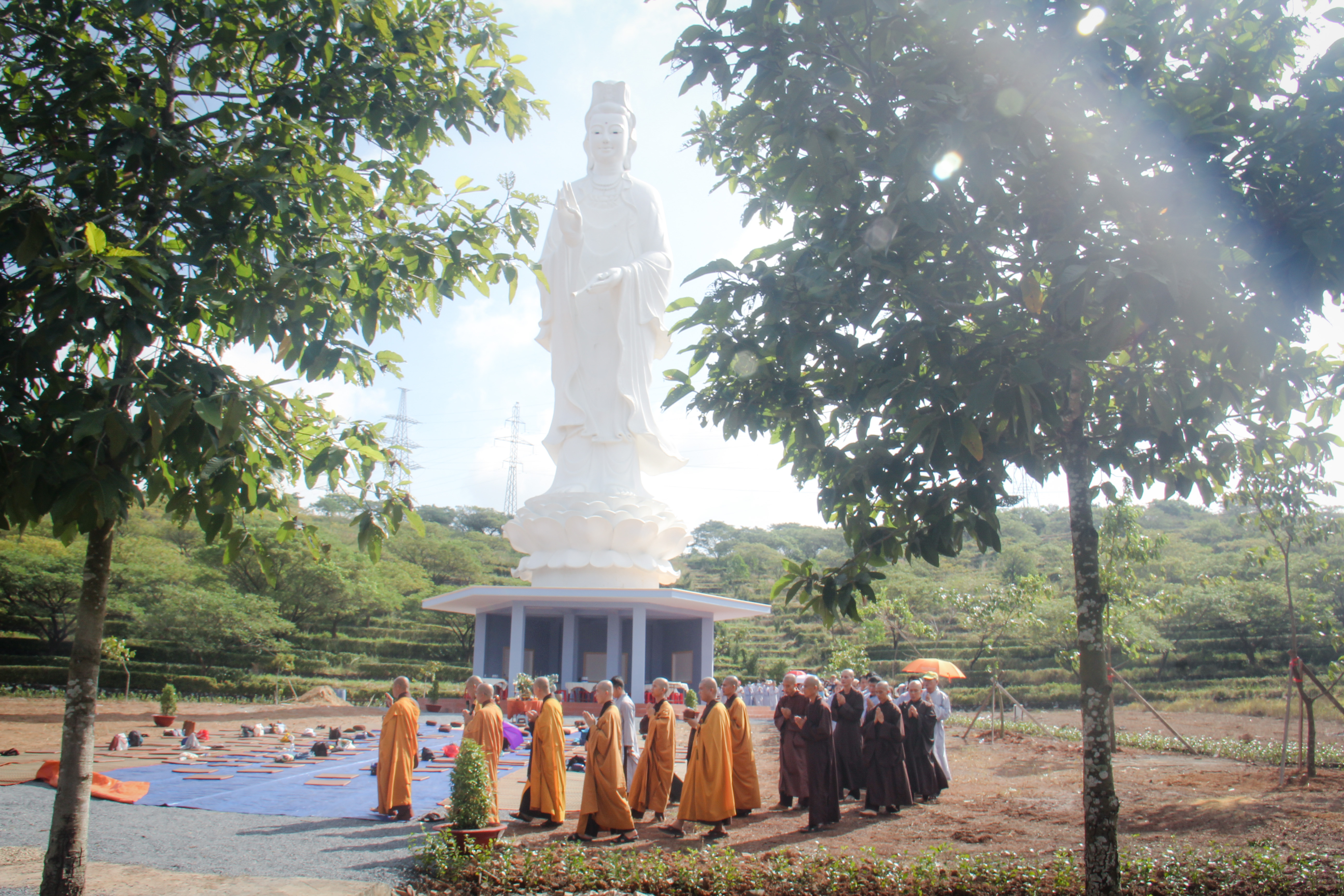 An vị tôn tượng Bồ tát Quán Thế Âm cao 28m tại tu viện Khánh An - Đồng Nai