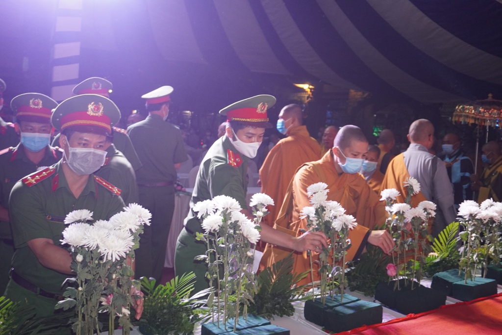 Q.12: Cầu siêu nạn nhân tử vong do tai nạn giao thông