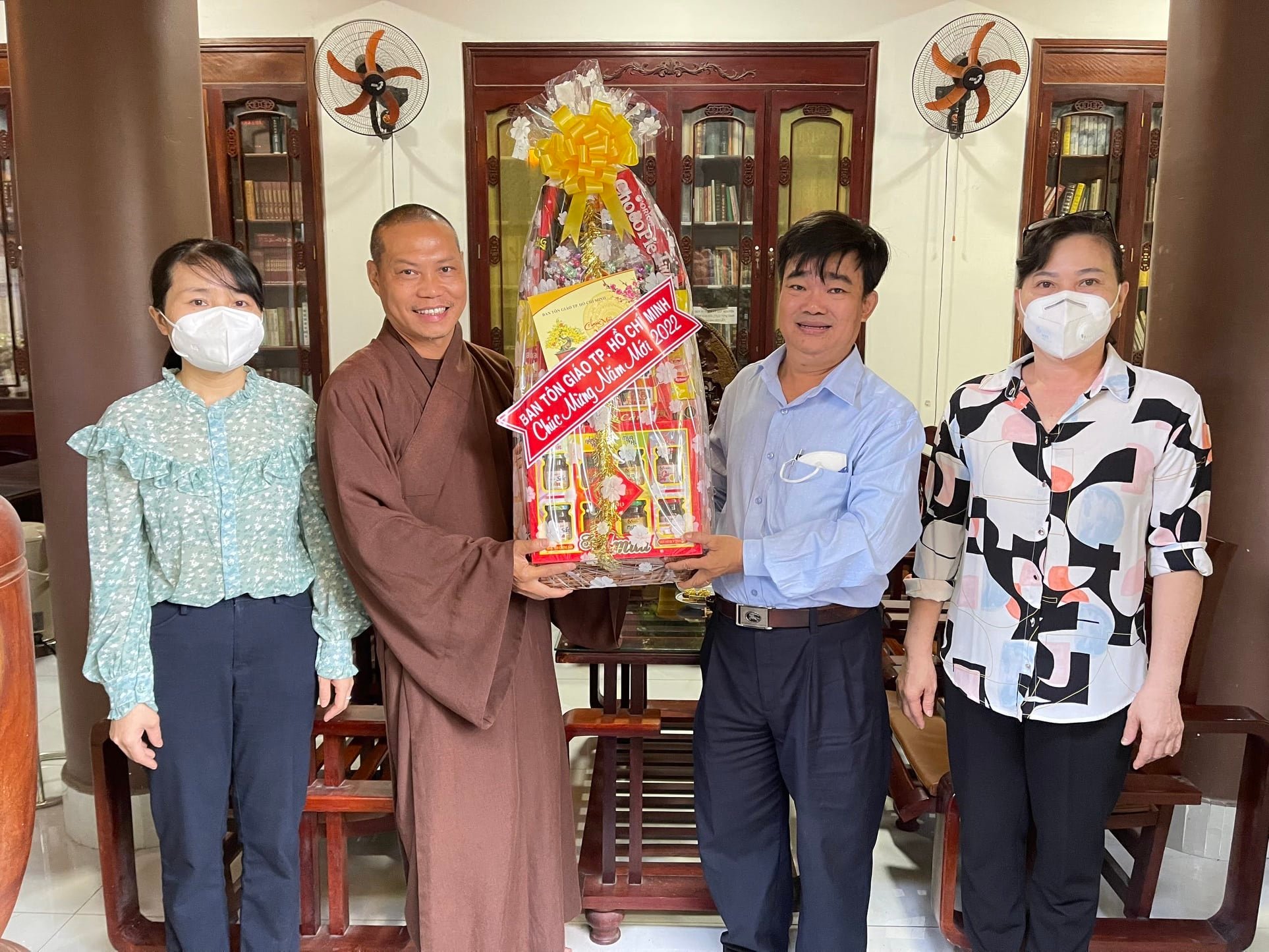 Các nhà chức trách chúc mừng năm mới Tu viện Khánh An 