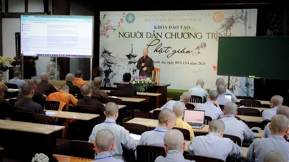 Thượng tọa Thích Minh Nhẫn dự giảng khóa đào tạo Người Dẫn Chương trình Phật giáo tại Tu viện Khánh An