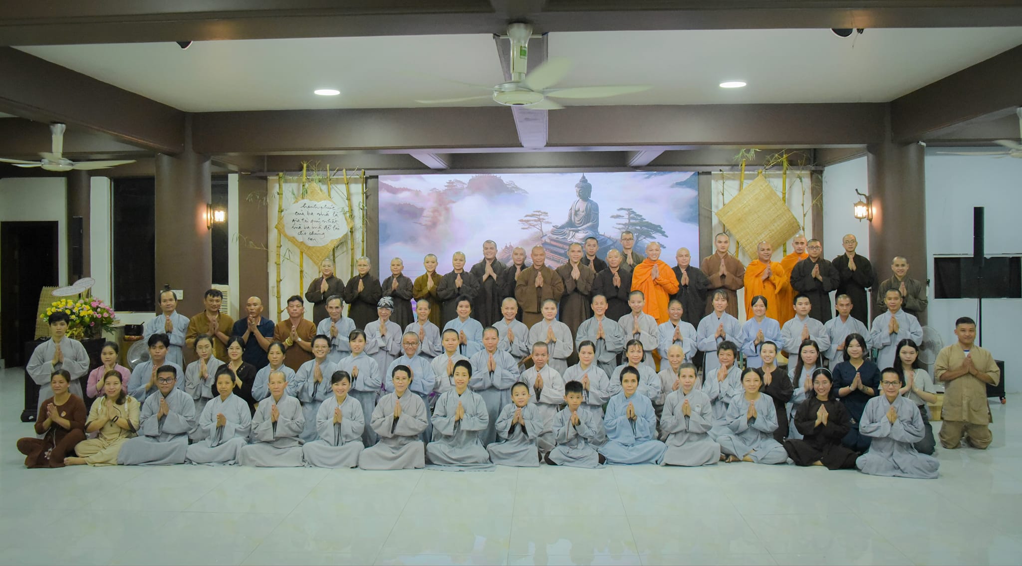 Xúc động đêm thiền trà viên mãn khóa tu Xuất gia gieo duyên mùa An cư Kiết hạ PL.2568