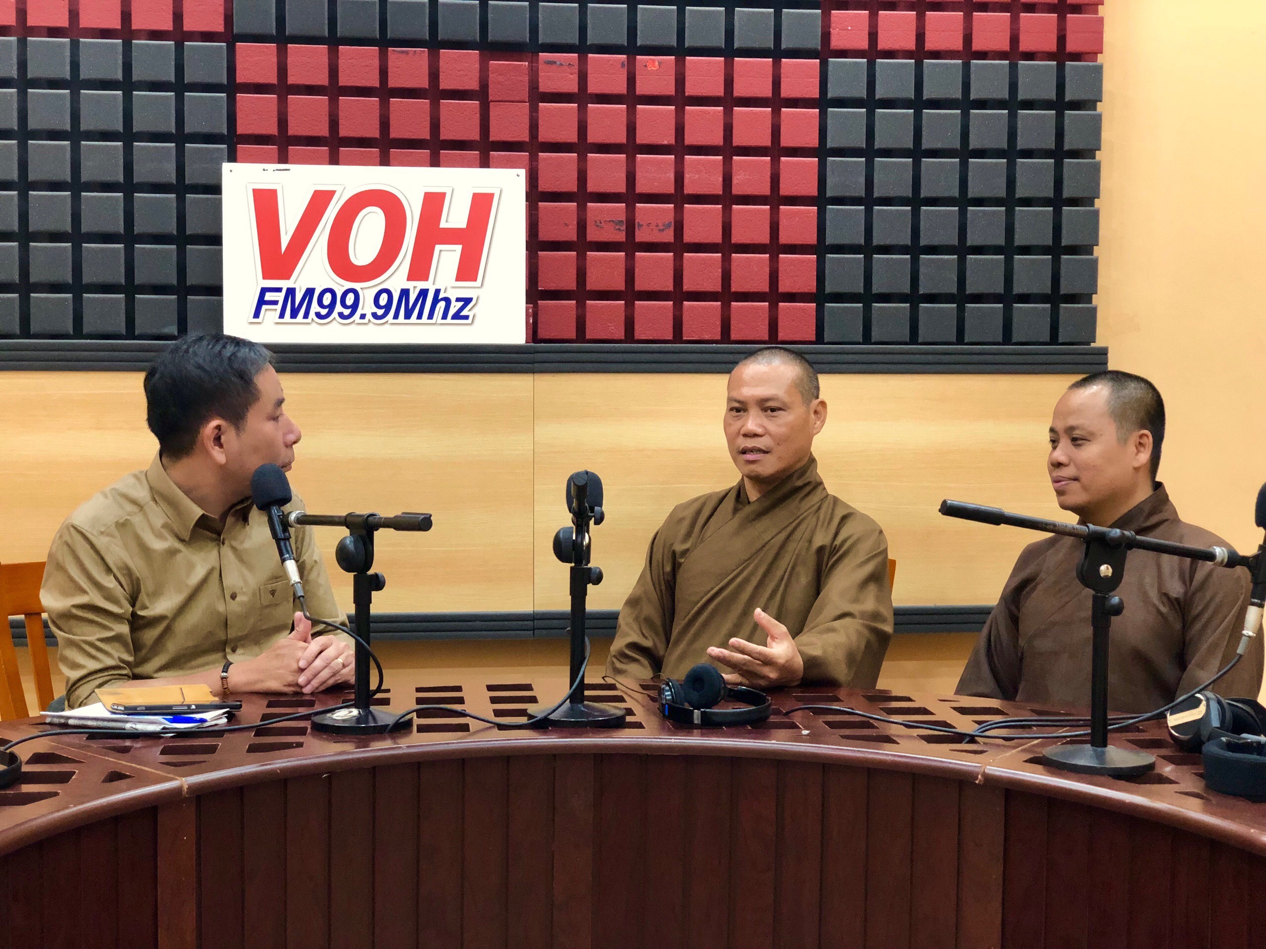 Đài tiếng nói nhân dân TP. HCM - VOH phỏng vấn thầy Trí Chơn về ý nghĩa đi chùa đầu năm. 