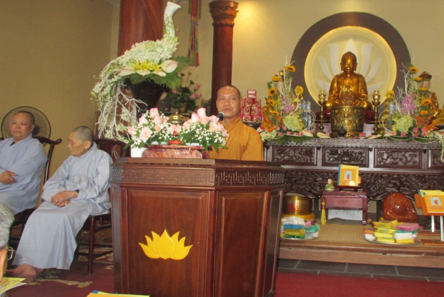 Thầy Viện chủ đảnh lễ Đức Pháp chủ và giảng pháp tại chùa Thao Chính, Hà Nội