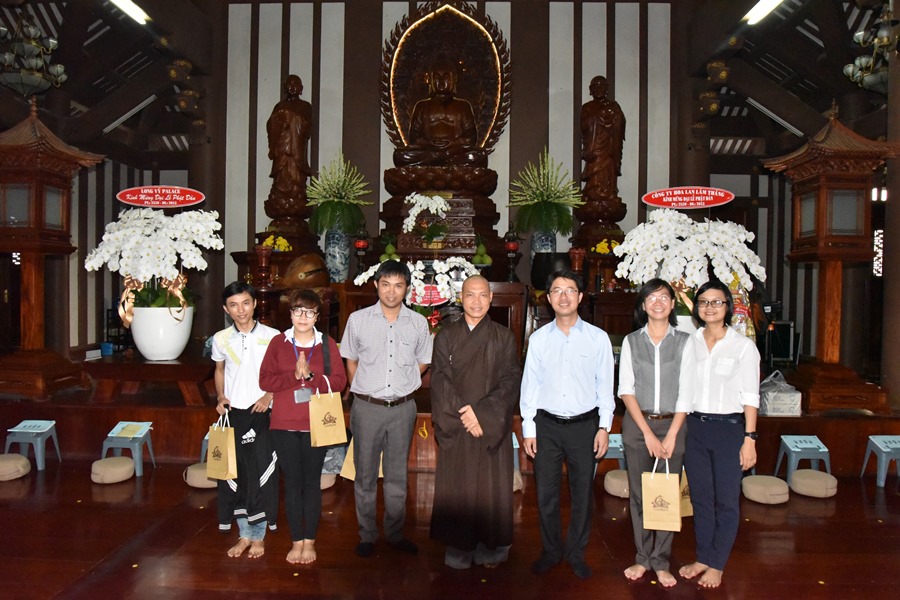  Ban Thường vụ Thành đoàn, Hội LHTN TP đến thăm, chúc mừng Phật đản Tu viện Khánh An. PL.2559 – 2015