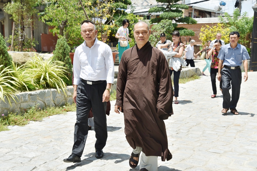 Ông Phó Chủ tịch Hội Người Việt Nam tại CH. Séc thăm Tu viện Khánh An