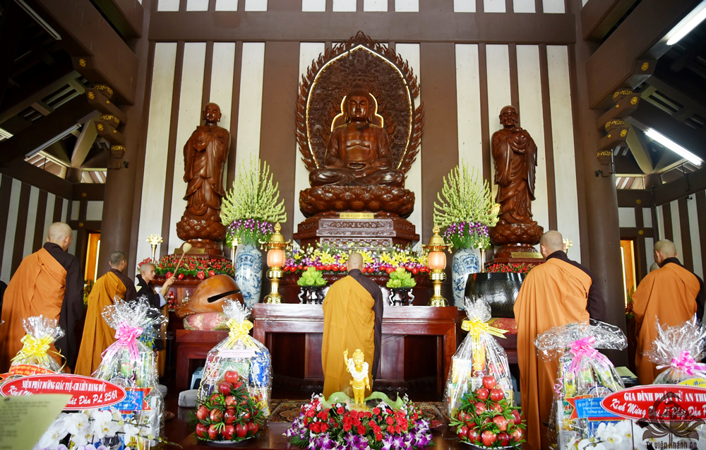 Phật đản về với Tu viện Khánh An