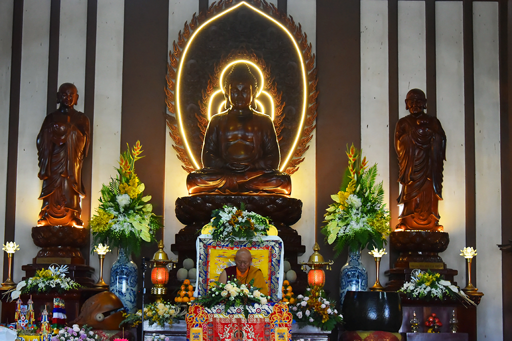 Tăng đoàn Phật giáo Ấn Độ thăm và giảng pháp tại Tu viện Khánh An.