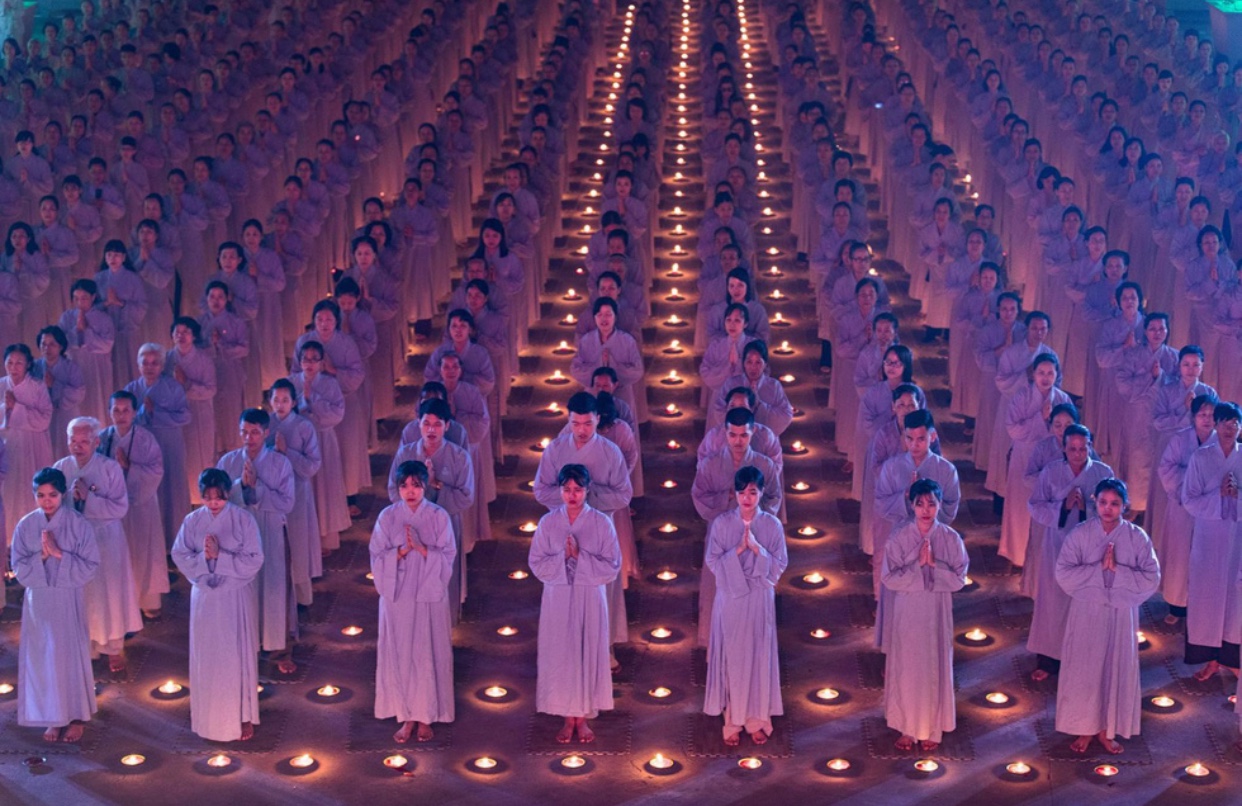 'Phật tử cầu nguyện' vào top 70 ảnh đẹp nhất năm của NatGeo