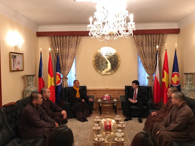 TT Thích Trí Chơn thăm Đại sứ Việt Nam tại Cộng hoà Áo, Cộng hoà Séc và Hội Người Việt Nam tại CH. Séc