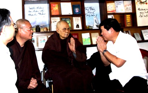 Ban Tôn giáo Chính phủ thăm thiền sư Thích Nhất Hạnh
