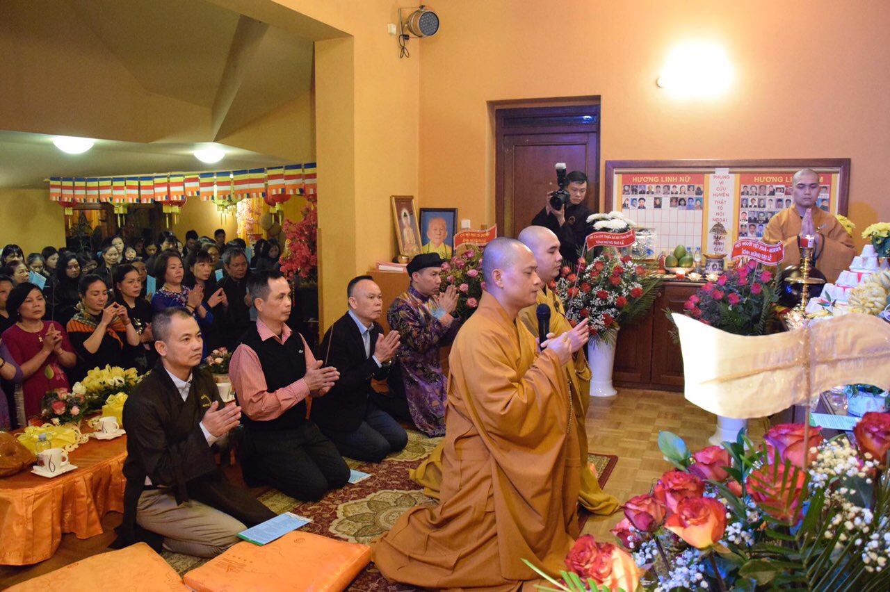 Cộng đồng Phật tử Brno tấp nập  về dự Lễ Thượng Nguyên